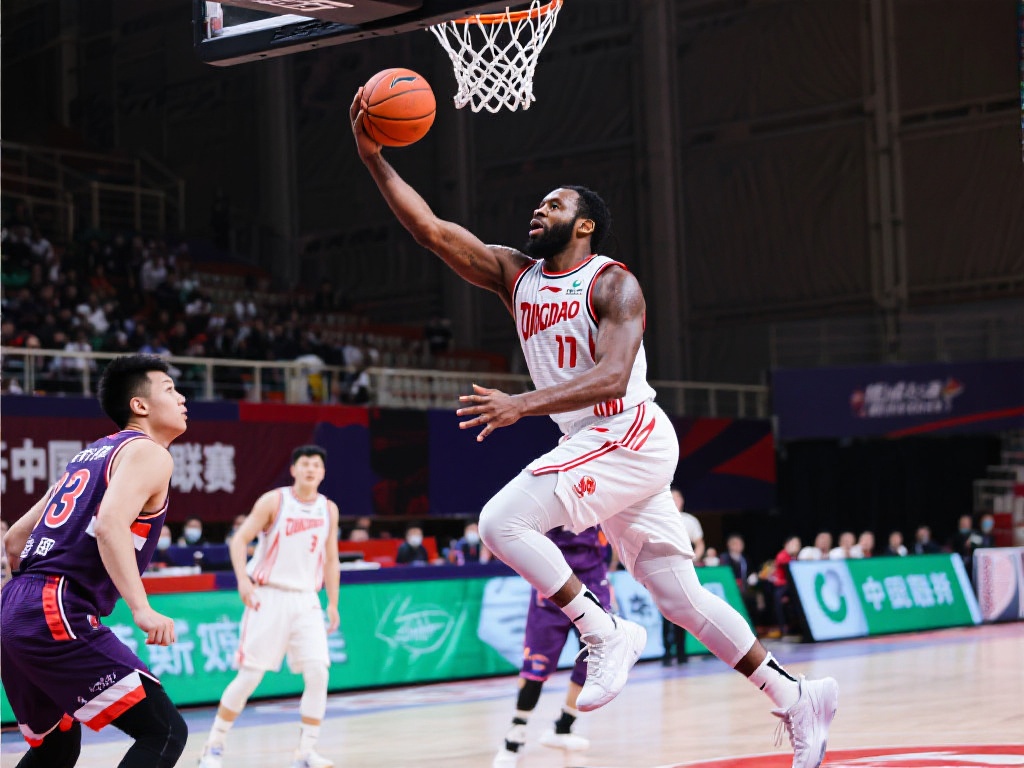 段昂君王睿泽连爆三分 青岛强势领先7分